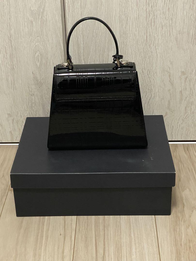 BURBERRY エナメルバッグ