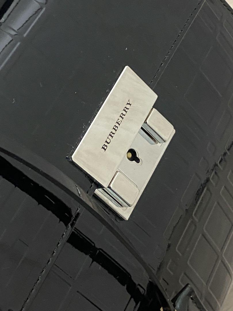 BURBERRY エナメルバッグ