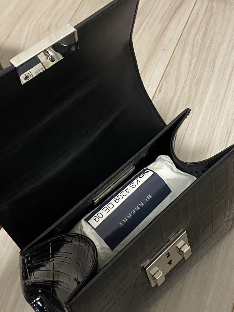 BURBERRY エナメルバッグ