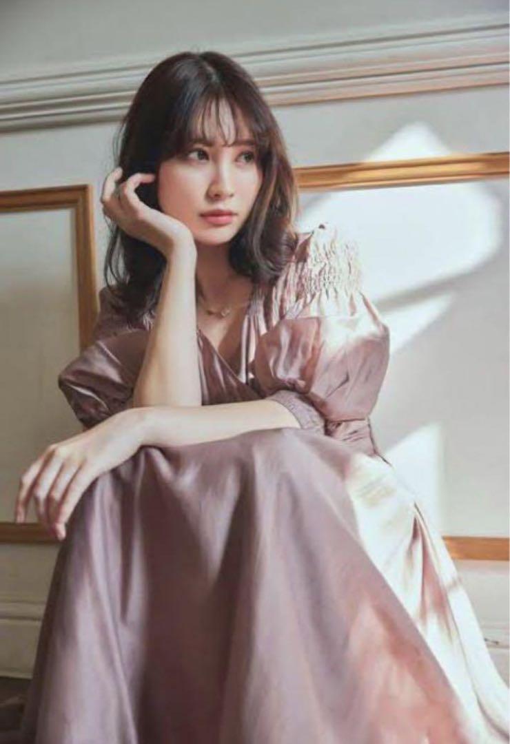 Her lip to Airy Volume Sleeve Dress