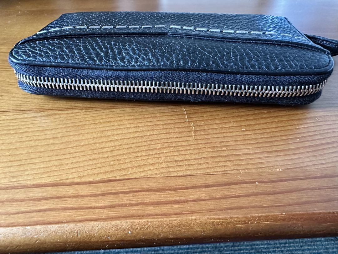 FENDI 長財布 メタルステッチラウンドファスナー