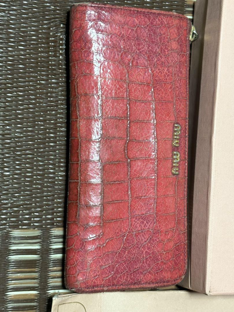 miu miu ミュウミュウ 長財布 クロコ型押し ゴールドロゴ　ラウンドジップ miu miu ミュウミュウ 長財布 クロコ型押し ゴールドロゴ