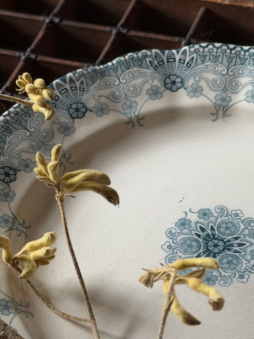 ⚫︎フランスアンティーク⚫︎ショワジールロワ 小花フリル花びら深青プレート 皿目立った傷や汚れなし