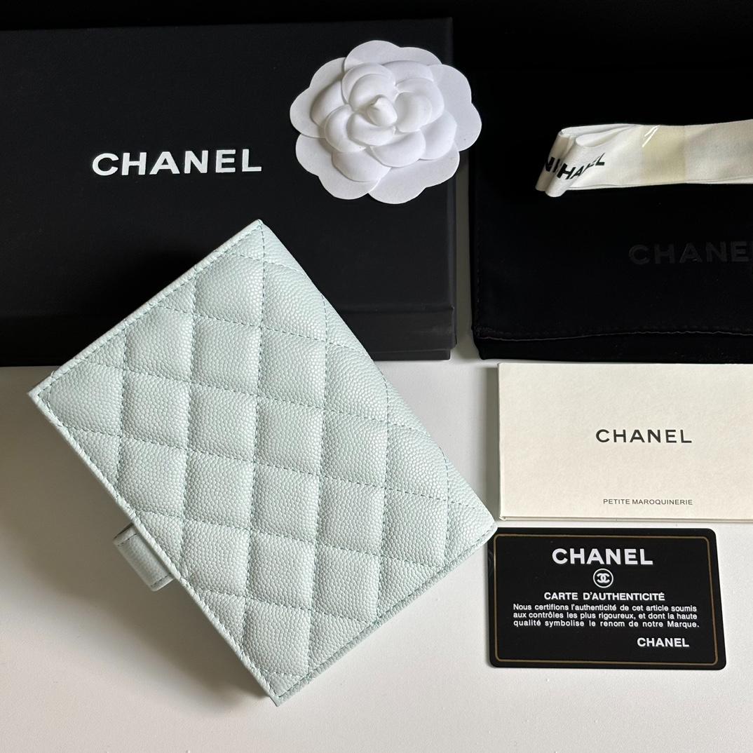 【CHANEL】☆ 折りたたみ財布 ☆ 2つ折りブルー！ CHANEL シャネル 二つ折り財布 キャビアスキンレザー ライト