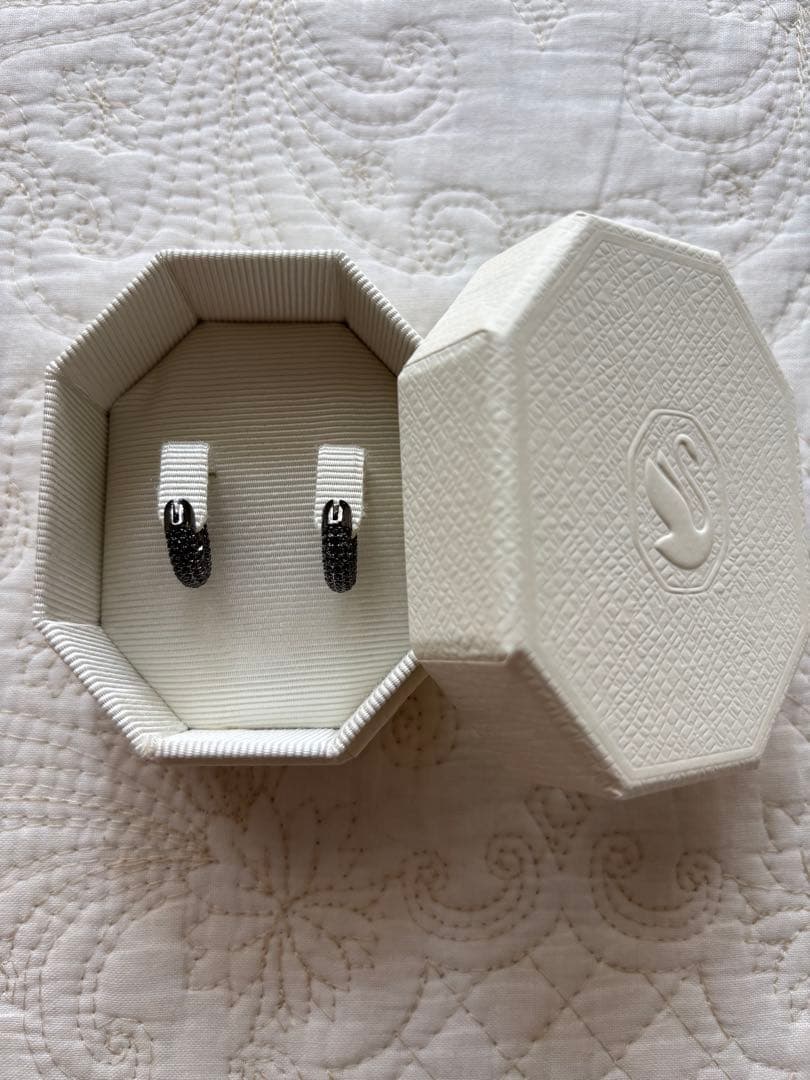 スワロフスキー ピアス