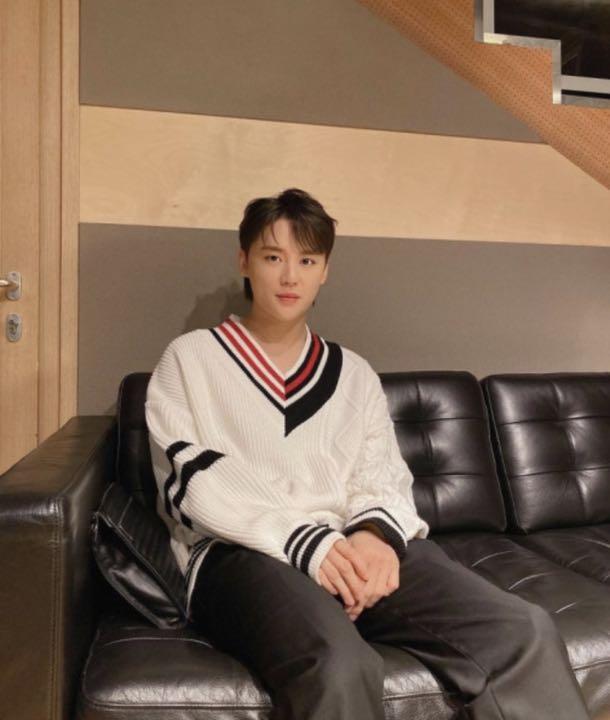 韓国 ROYNINE 完売 Vネック ニット BTS NCT 着用 ユニセックス