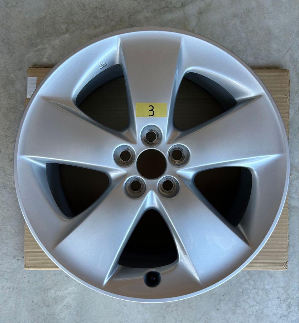 30プリウス　純正アルミホイール