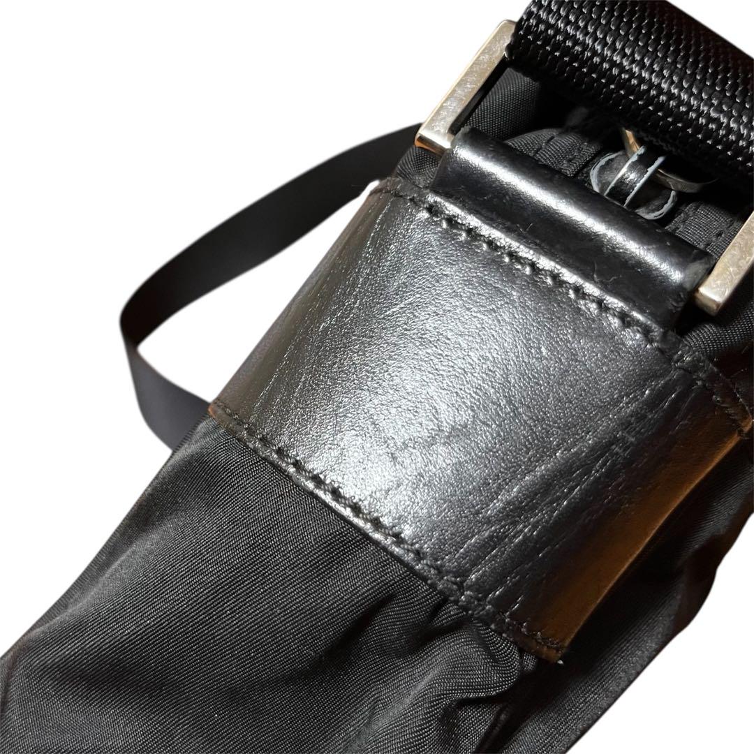 ✨人気✨PRADA ショルダーバッグ　カメラ　三角ロゴ　ナイロン