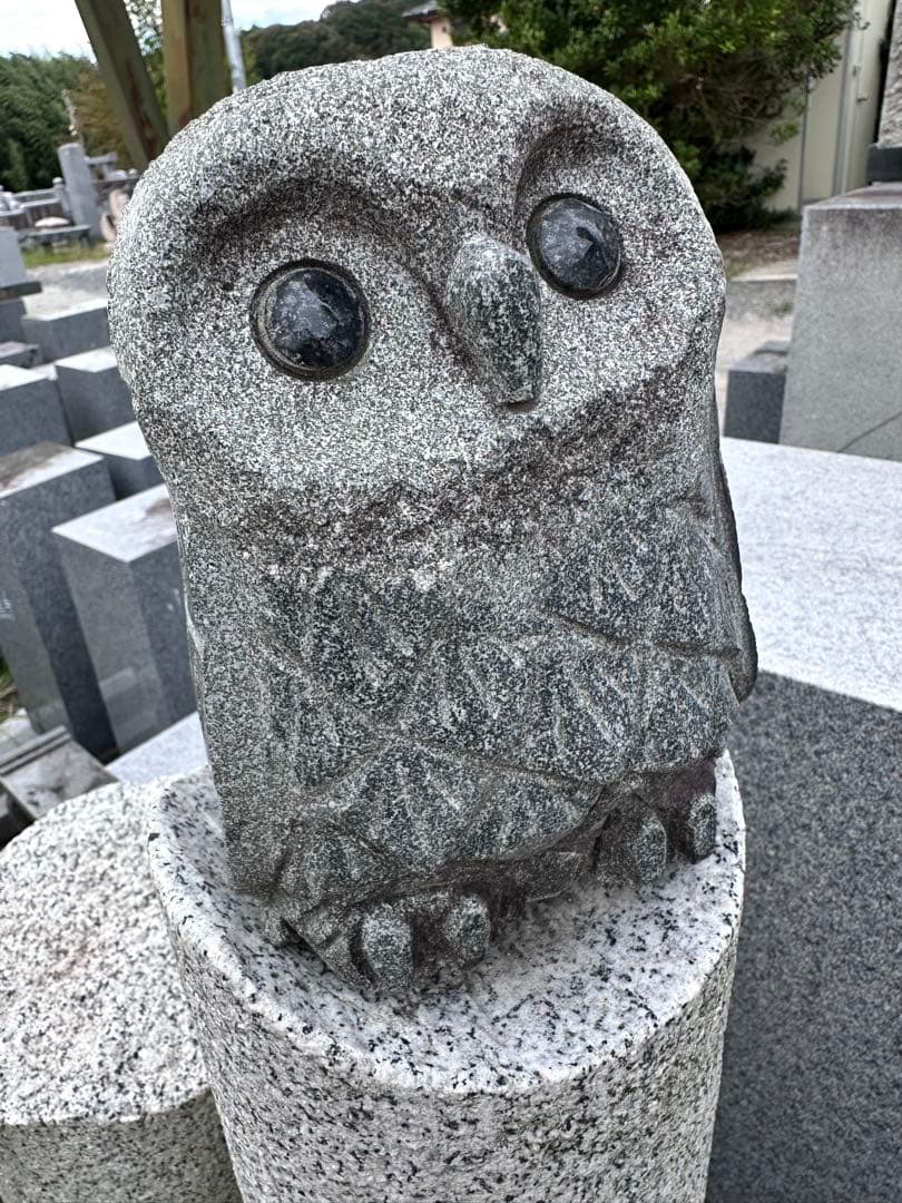 石のフクロウ
