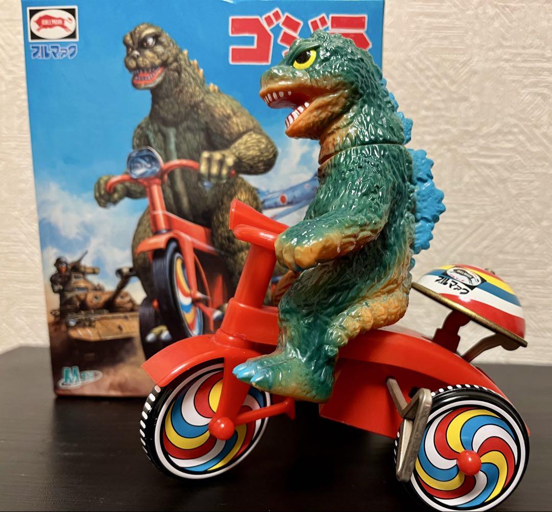 ゴジラ 三輪車 フィギュア 2005年製