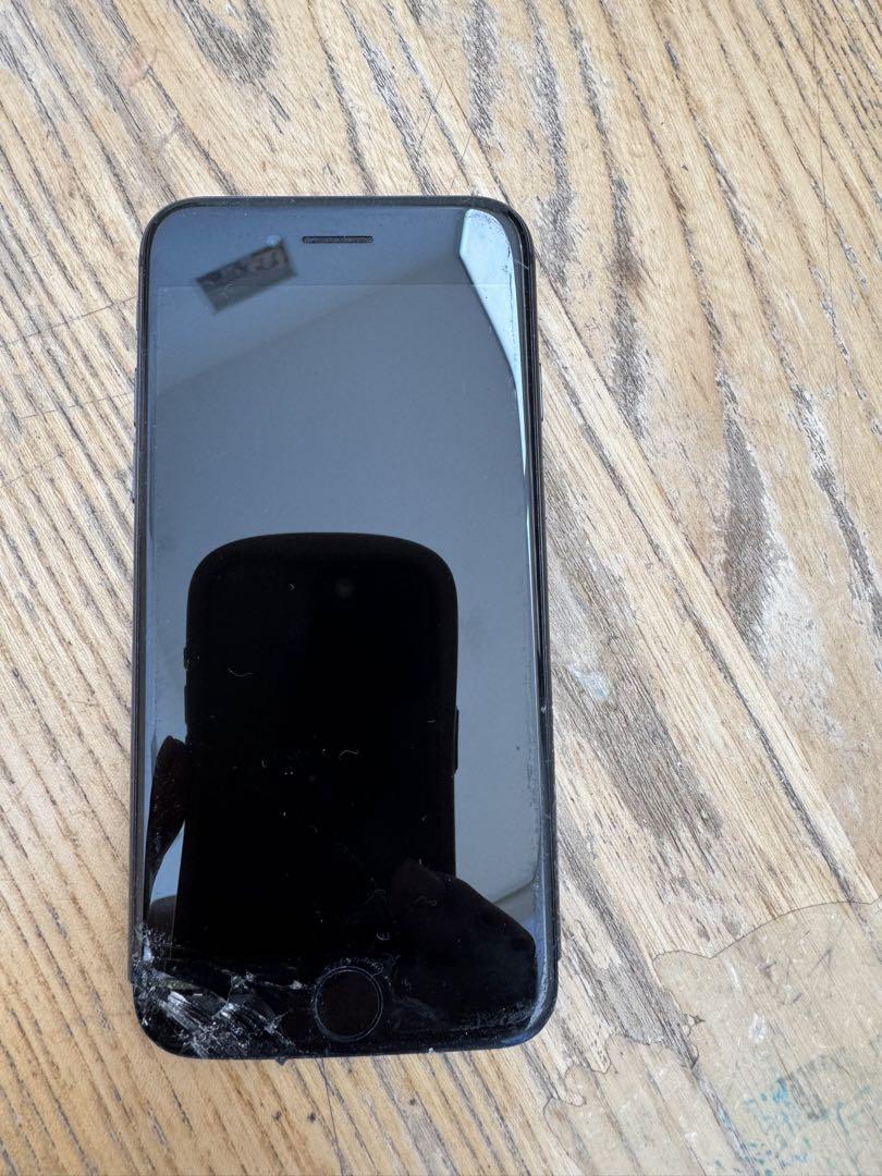 ジャンクApple iPhone 8 黒 背面ひび割れあり公式 ストア