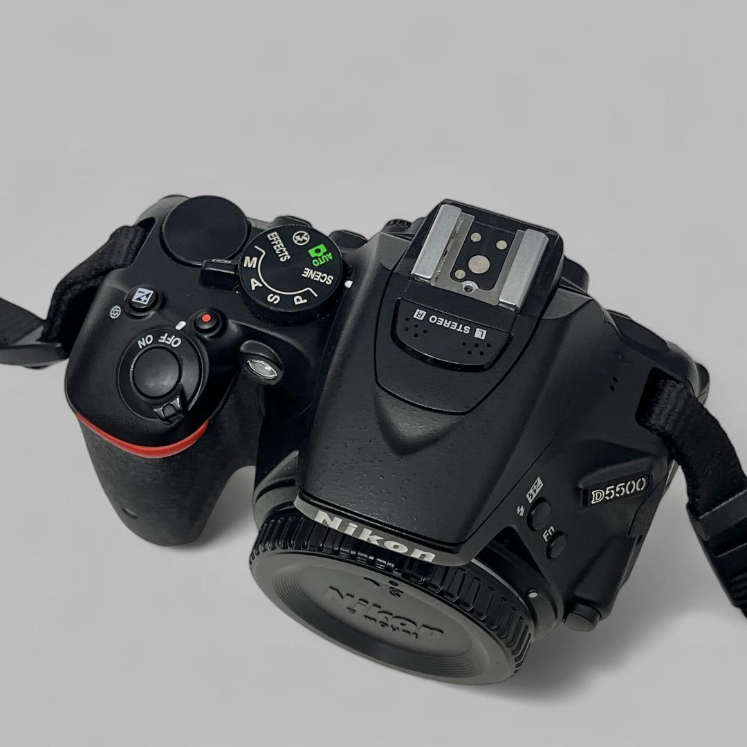 【美品】Nikon 一眼レフカメラ D5500 本体のみ