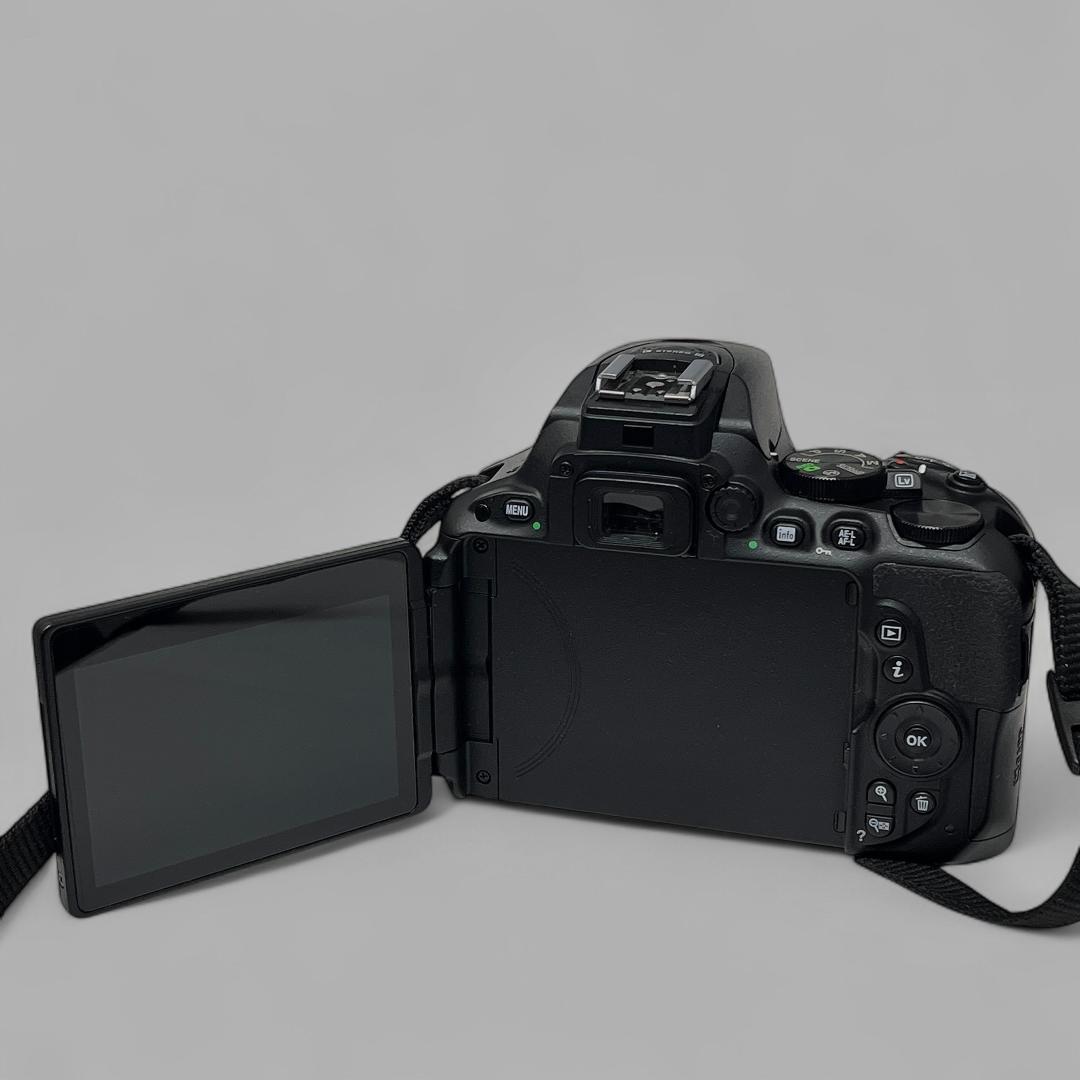 【美品】Nikon 一眼レフカメラ D5500 本体のみ