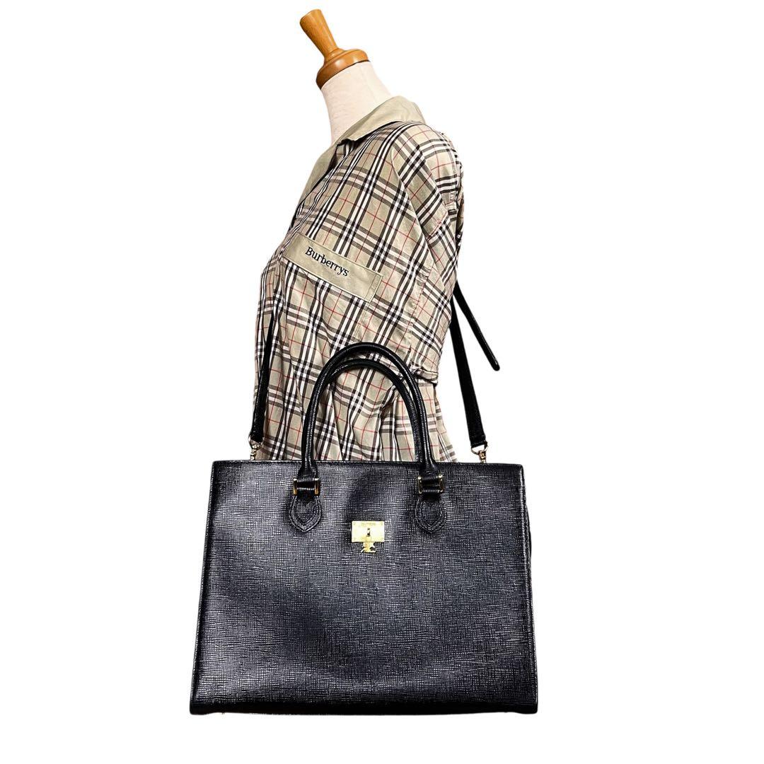 【美品】クレージュ レザー 2way ビジネスバッグ 斜めがけ 黒 ロゴプレート