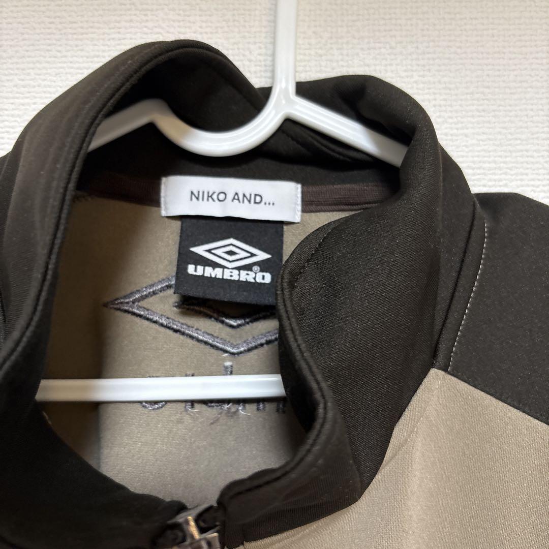 umbro ニコアンド　別注　トラックジャケット ベージュ/ブラック