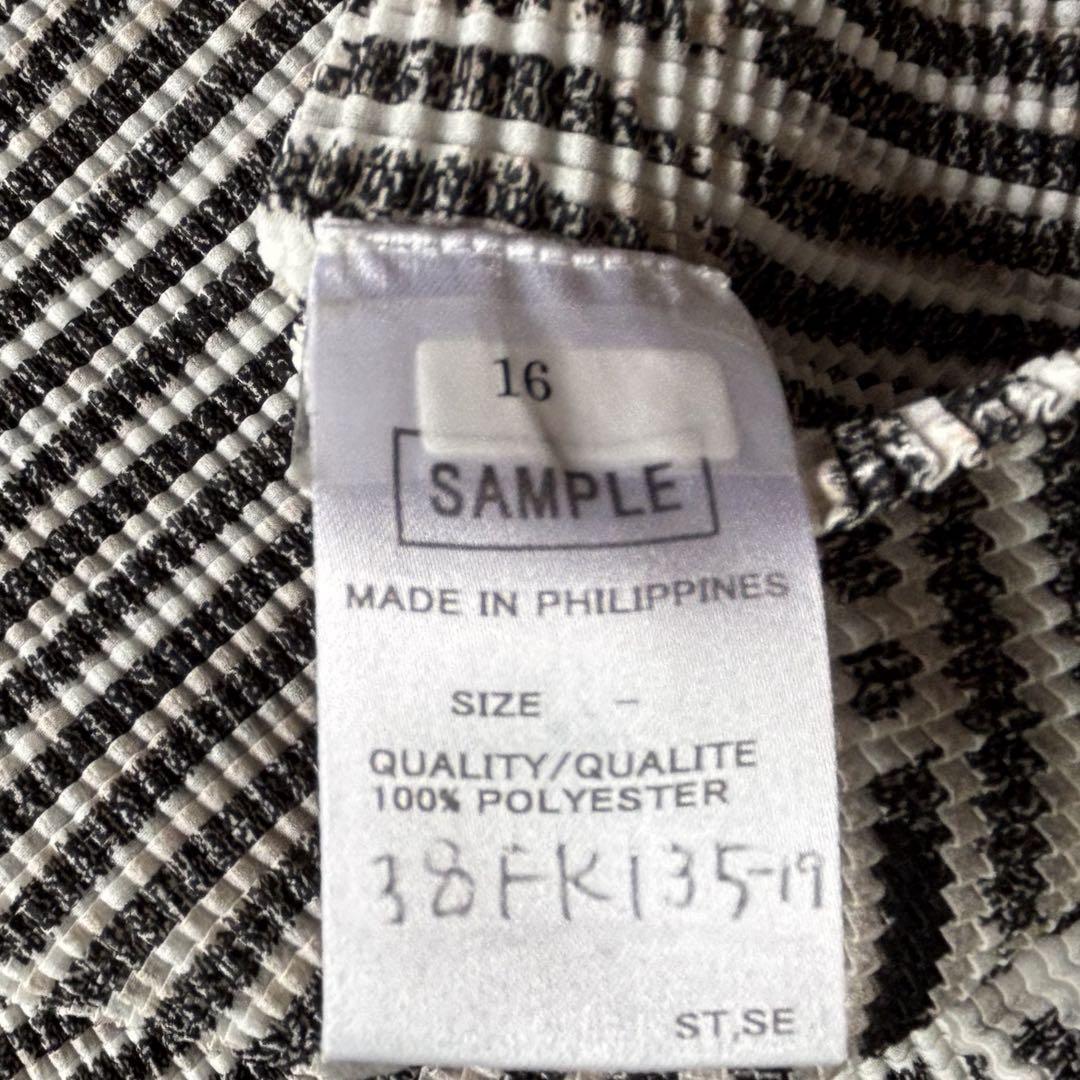 me by ISSEY MIYAKE タートル 半袖 me by ISSEY MIYAKE タートル 半袖 サンプル - メルカリ