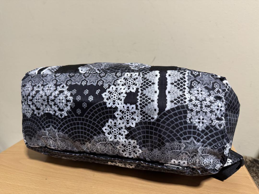 LESPORTSAC レース模様 ブラック・ホワイト リュック