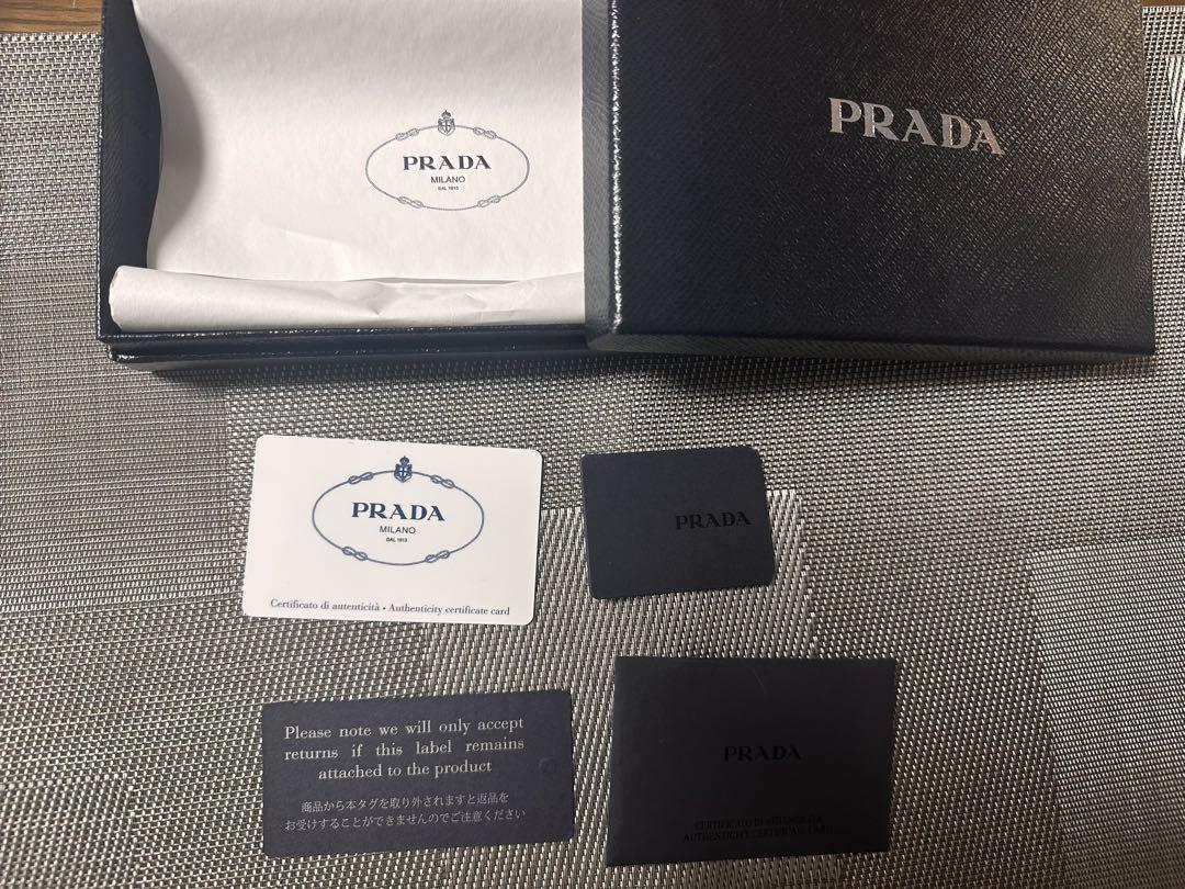 PRADA 二つ折り財布 黒 サフィアーノレザー