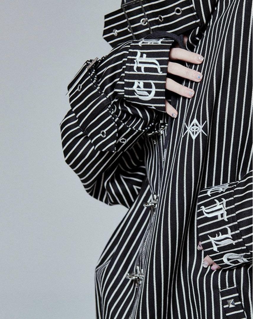 【完売品】REFLEM パンクベルトハイネックZIPパーカー A（ストライプ）