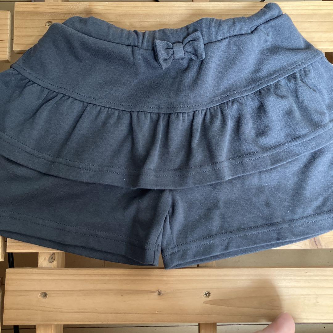 岡フリル付きグレーショートパンツs グレー フリル付きショートパンツ 100 - メルカリ