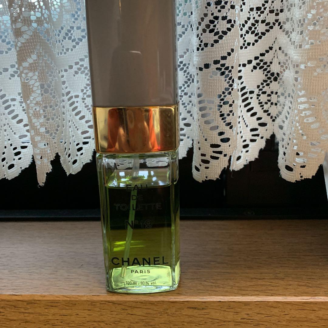 シャネル N°19 - www.estheticareclinic.com.pk