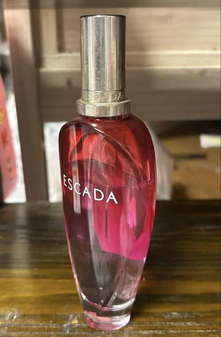 エスカーダ セクシーグラフィティ 100ml　オードトワレ　香水　② エスカーダ / セクシー グラフィティの公式商品情報｜美容
