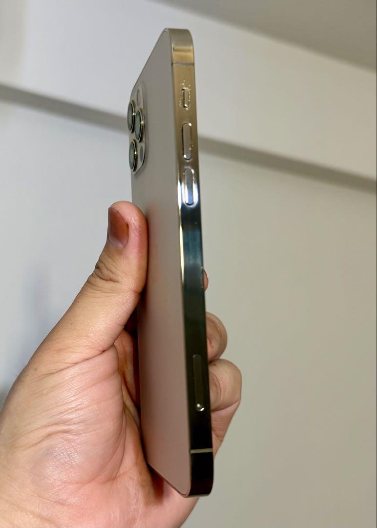 Apple iPhone 12 Pro ゴールド 256GB 本体 - メルカリ