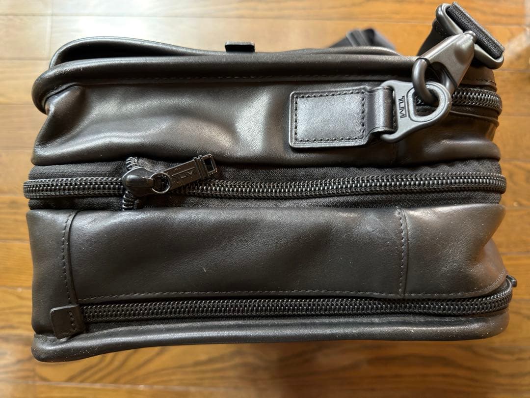 Tumi ナパレザー エキスパンドモデル 超美品 正規品 ギャランティカード付 Tumi ナパレザー エキスパンドモデル 超美品 正規品 ギャランティカード付