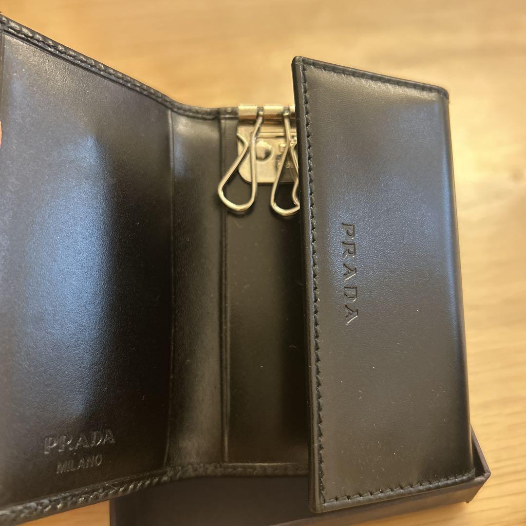 プラダ　キーケース　新品