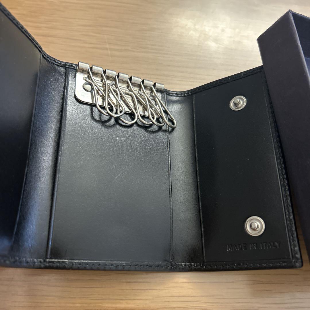 プラダ　キーケース　新品