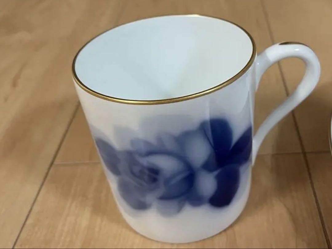 大倉陶園ブルーローズカジュアルセット。 花柄カップ、プレートセット