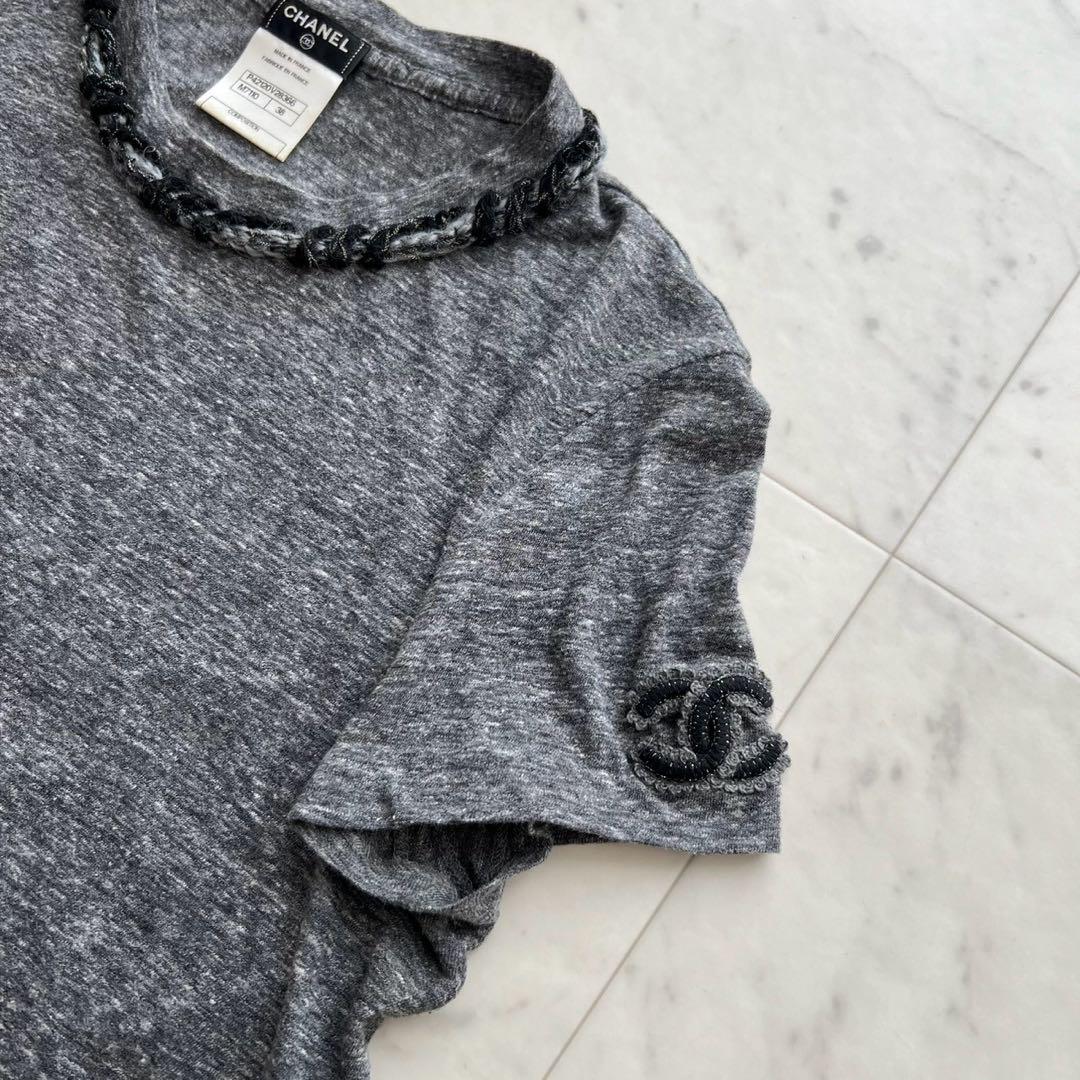 CHANEL - CHANEL 袖ココマークワッペン コットンTシャツ グレー 38 CHANEL 袖ココマークワッペン コットンTシャツ グレー 38
