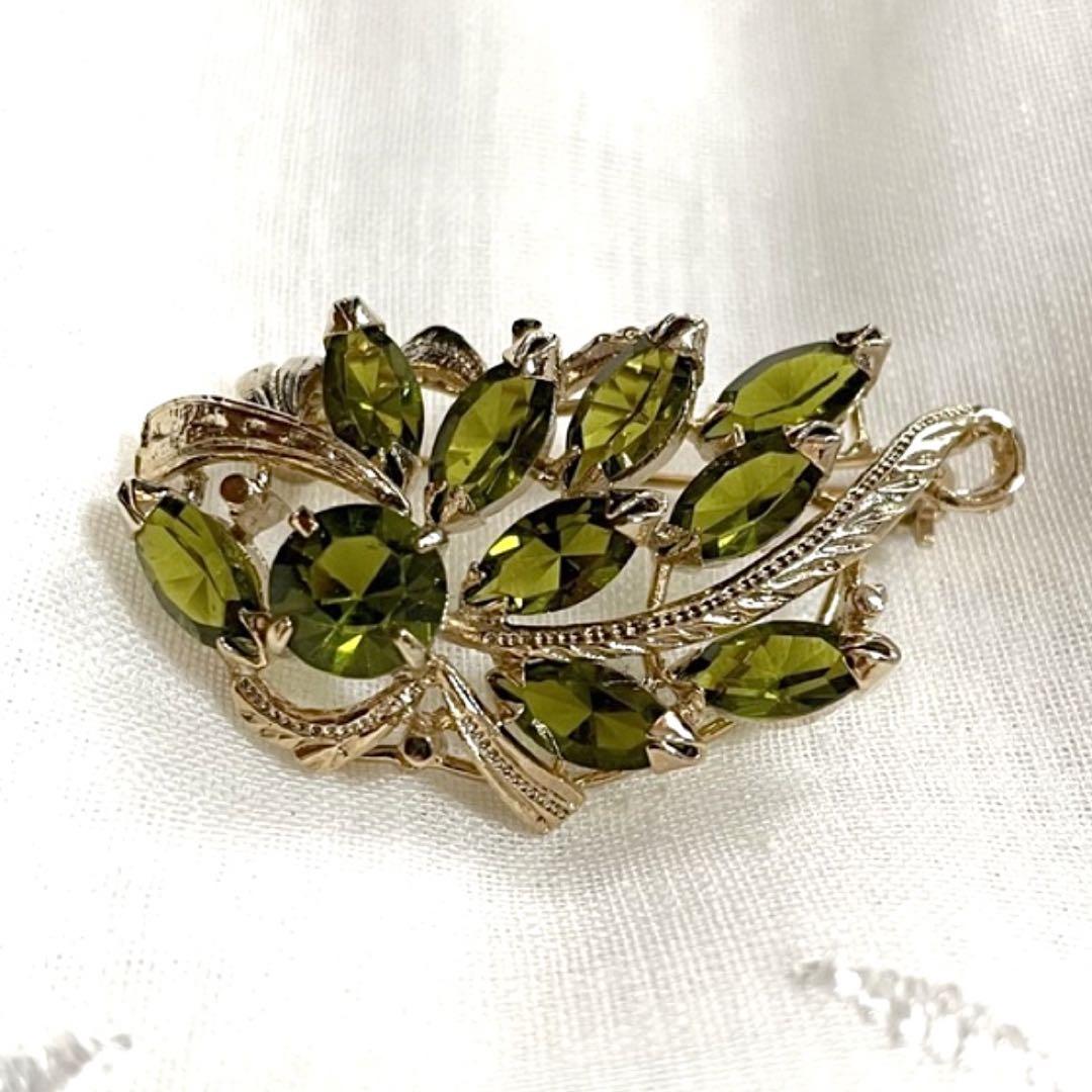 【SALE】 ヴィンテージブローチ 天然石ペリドット ゴールド リーフ アクセサリー