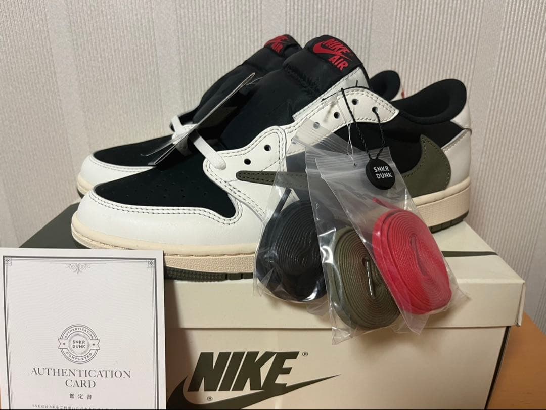 トラヴィス・スコット × ナイキ エアジョーダン1 ロー ミディアム オリーブ