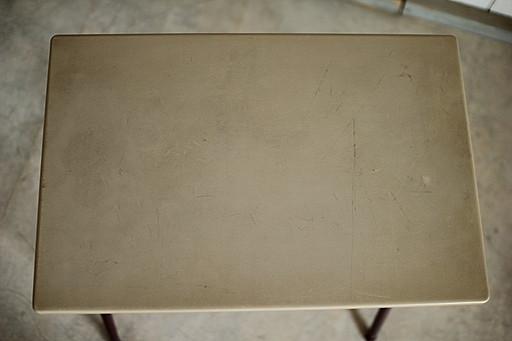 古いスチール製の学校の机　作業台　ワークデスク　古家具