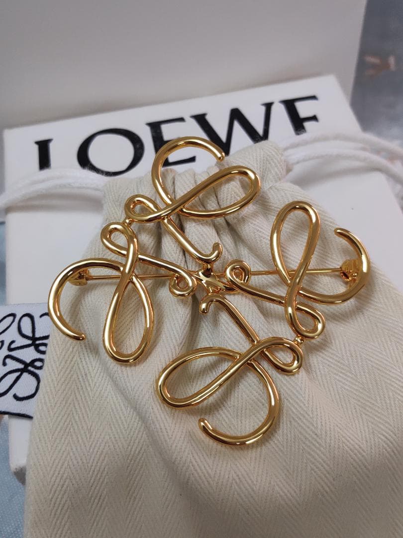 LOEWE ゴールド ブローチ LOEWE ゴールド ブローチ