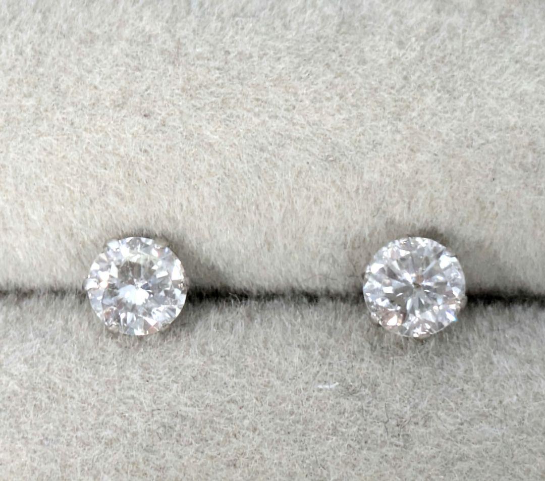 新品　PT900  天然ダイヤモンド　一粒ピアス