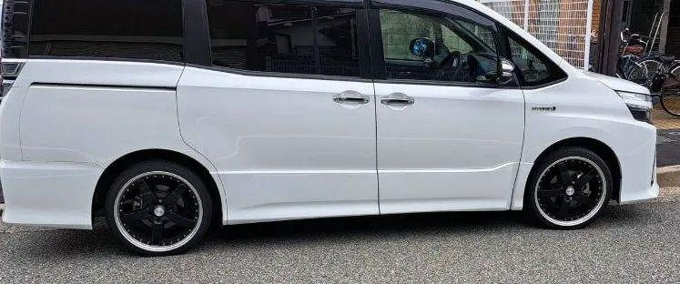 とし　ロクサーニ グラスターファイブ１９インチ 225/35R19