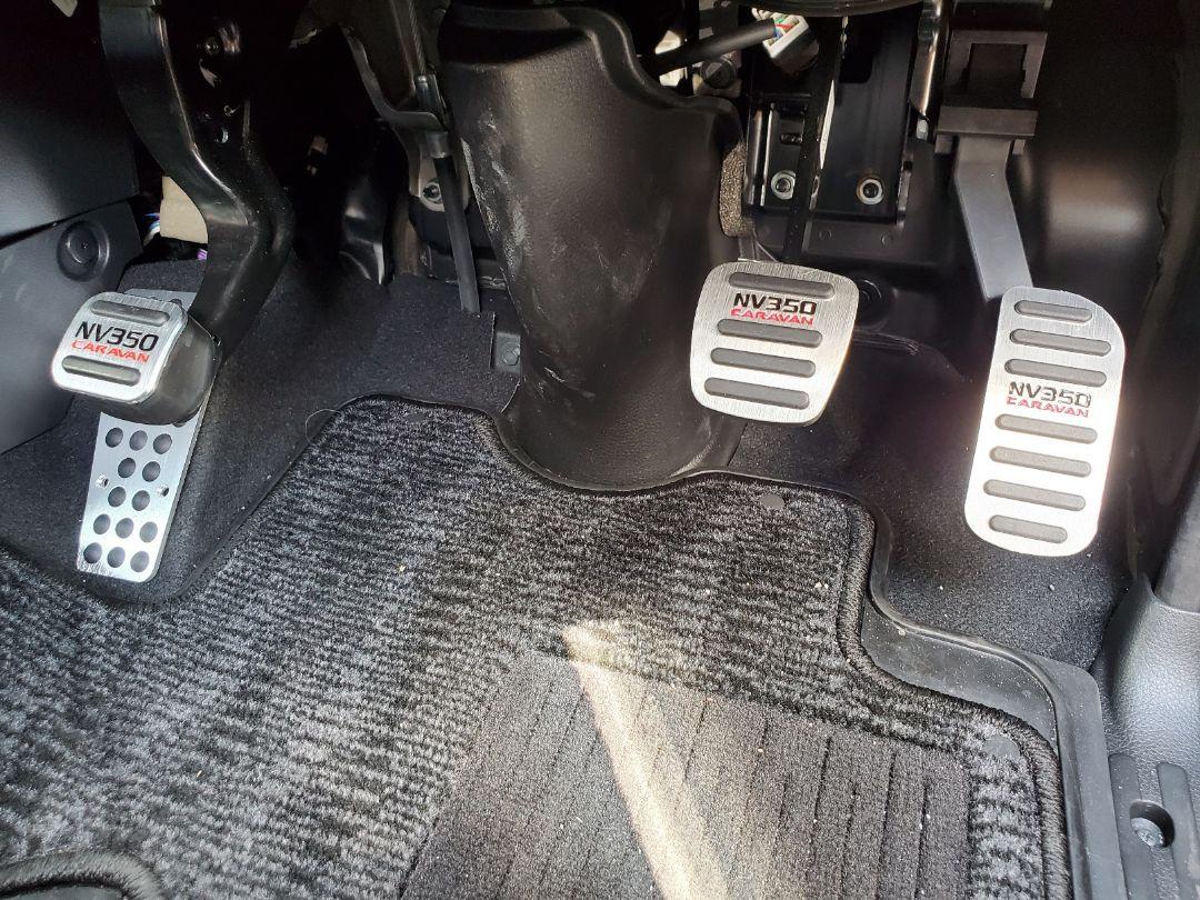 小*浩様 黒赤刻印■日産NISSAN NV350キャラバン アルミペダル