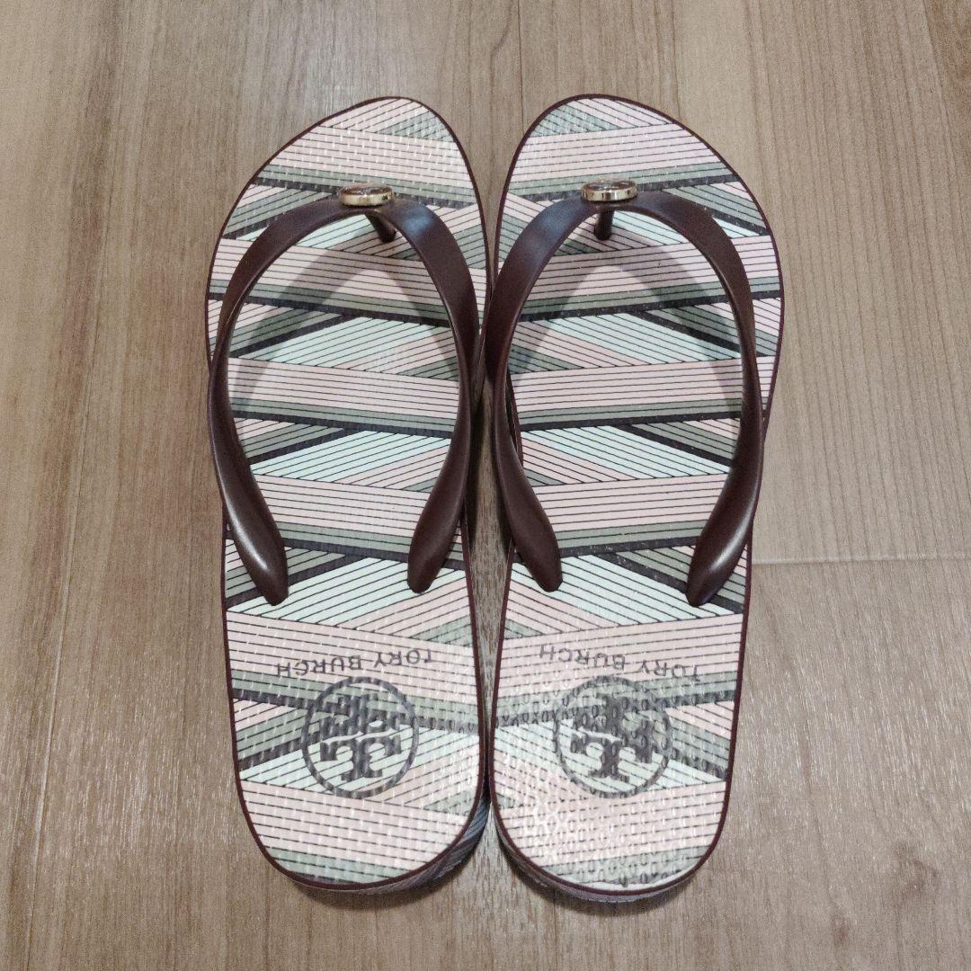 Tory Burch 25SS サンダル・ミュール マルチカラー イネス マルチストラップ スライド: レディース サンダル | Tory