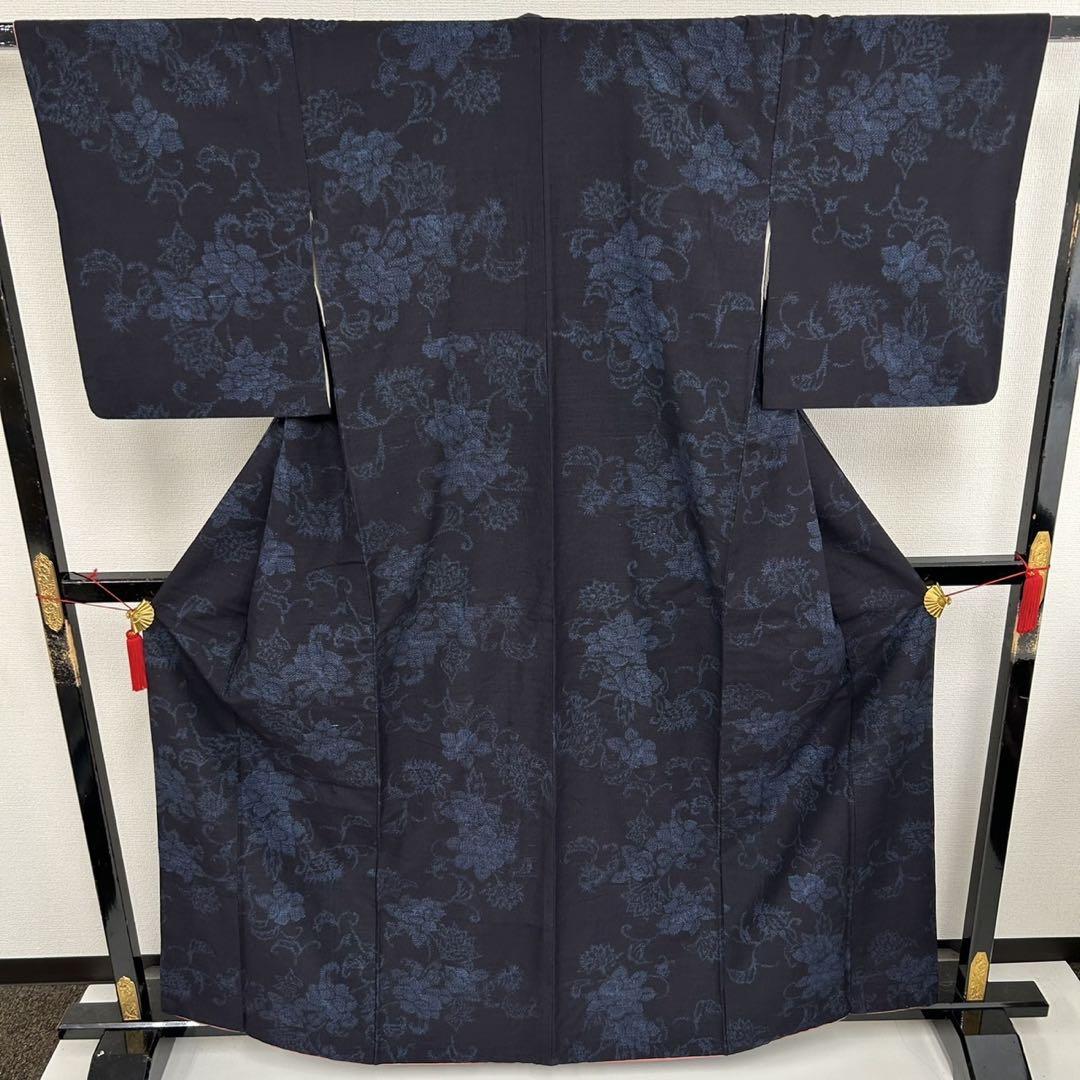本場結城紬 正絹 真綿紬 藍染め 素敵な花唐草絣 着物T-7843