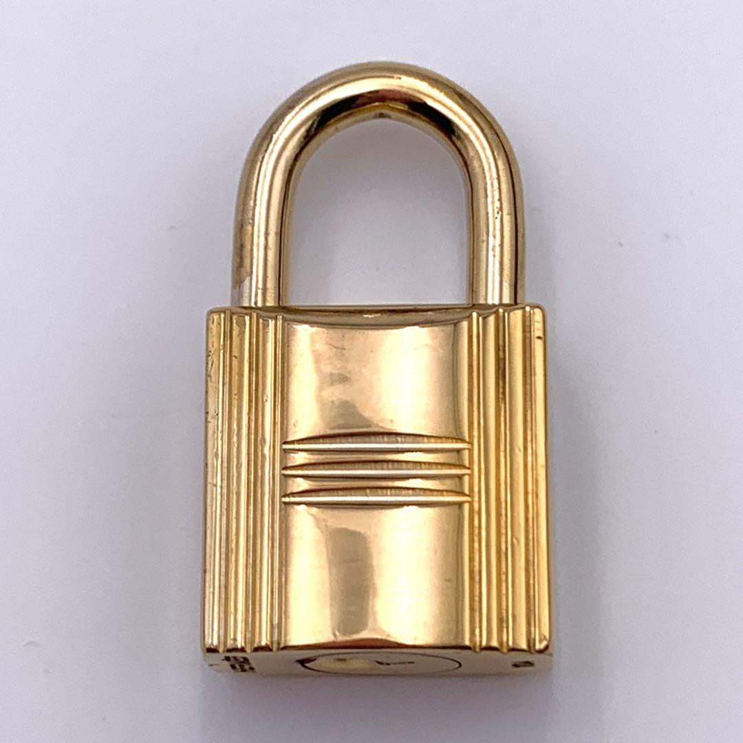 ●HERMES エルメス カデナ　24Kメッキ　No.104　104番　鍵付き HERMES エルメス カデナ 24Kメッキ No.104 104番 鍵付き - メルカリ