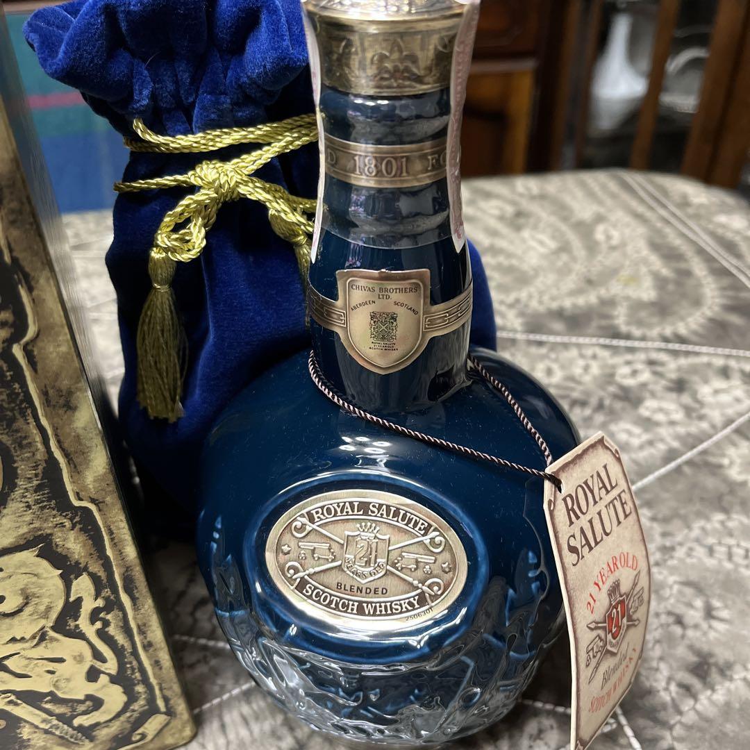 ローヤルサルート21年700ml 青陶器ボトル