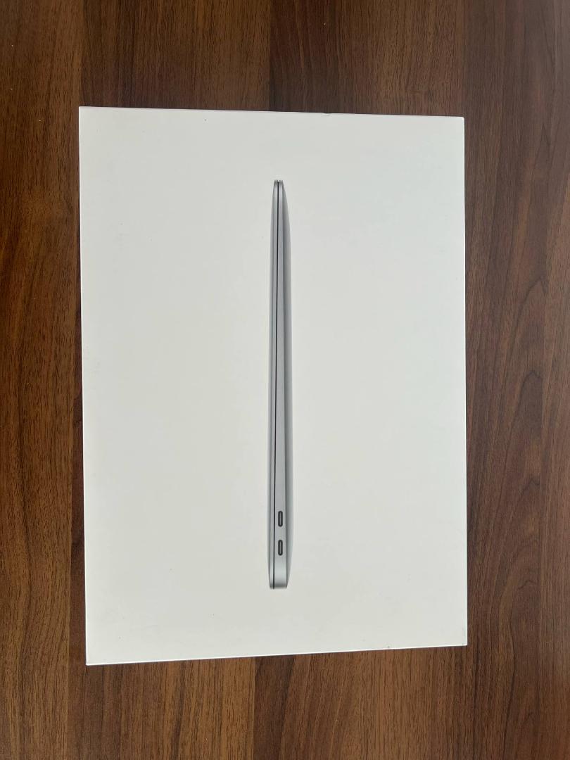 良品アップル MacBook Air 2018 1.6GHz/8GB/128GB