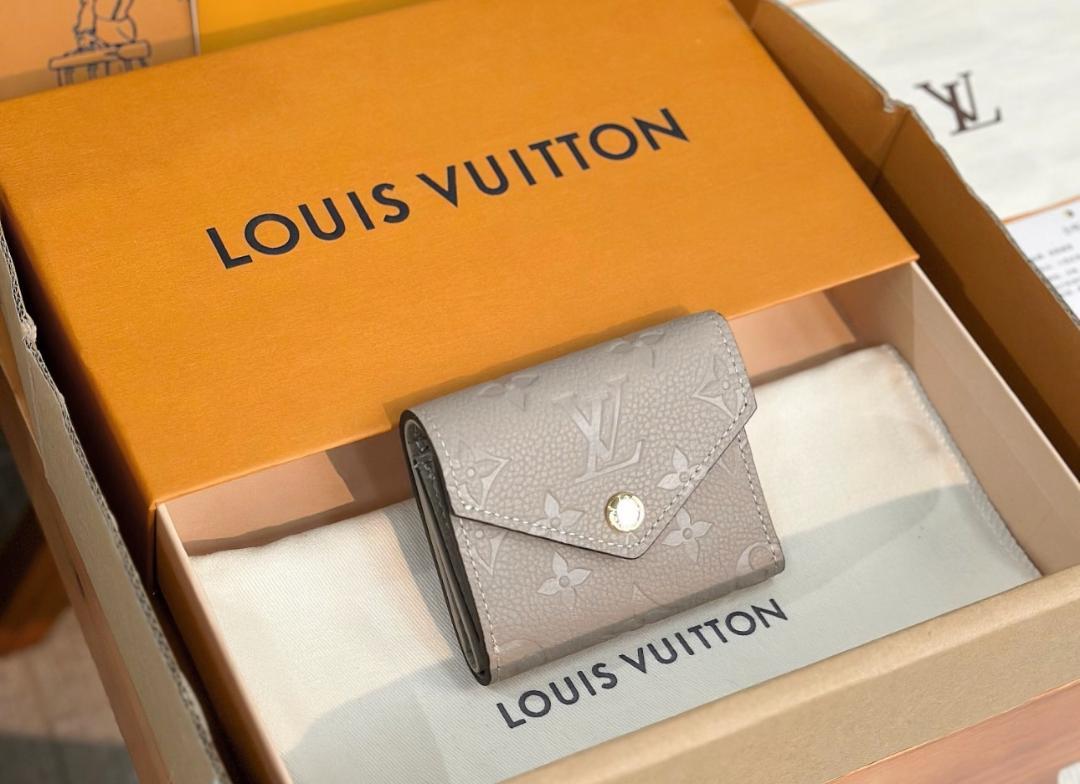 ✨Louis Vuitton✨ 二つ折り財布 ブラック* - メルカリ
