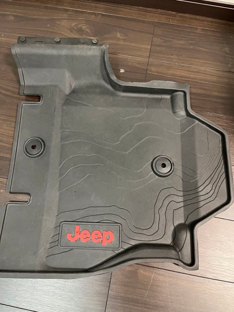 正規店仕入れの JEEP純正ラバーマットJK ラングラー12-17ドア右
