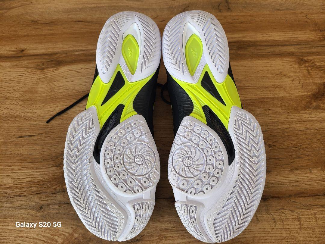 Mizuno Wave Claw 6 バドミントンシューズ