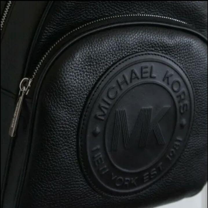 高評価 ほぼ未使用 KORSのロゴ入りリュック wF7j0-m81891567650 MICHEAL 好評最安値