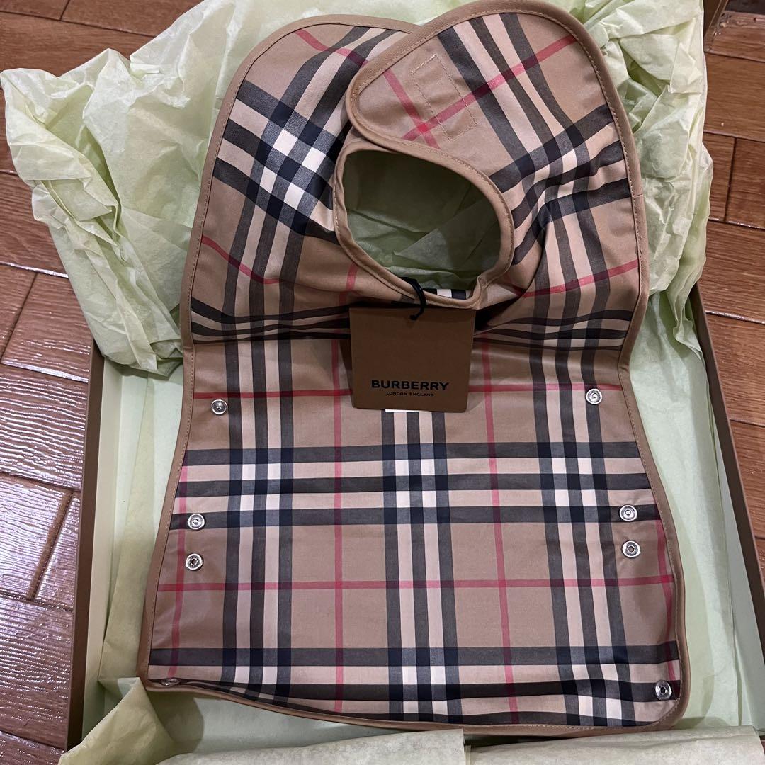 新品タグ付き未使用品【Burberry】バーバリー　スタイ前掛けお食事エプロン
