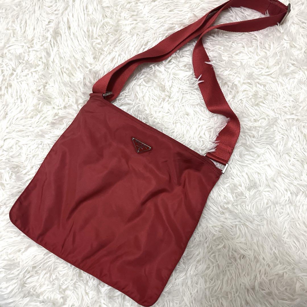 PRADA ショルダーバッグ　　サコッシュ　ナイロン　三角ロゴ　赤　レッド